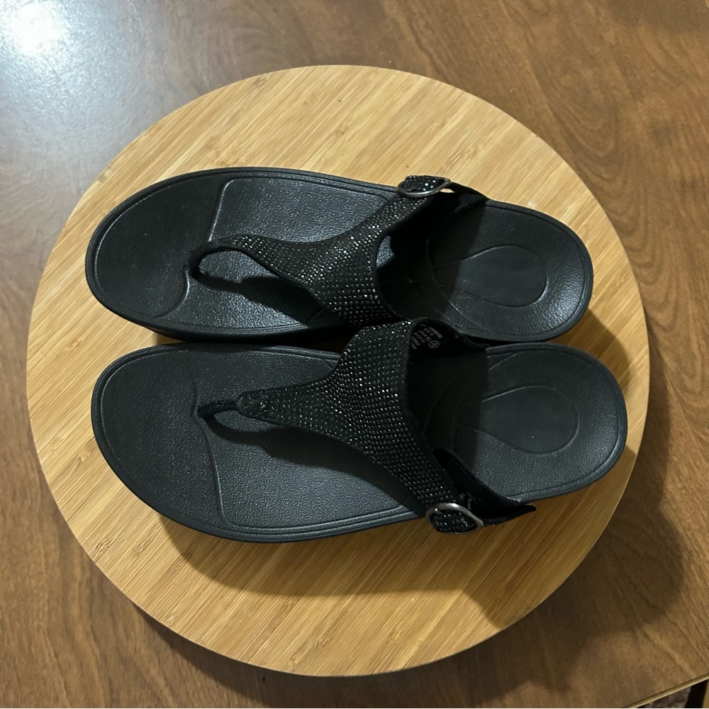 Sandals/flip/fit flops M(7-8)